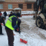 На УК надейся, а сам не плошай. Кировчане взяли в руки лопаты и начали чистить свои дворы - Dom43.Ru