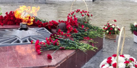 23 февраля состоялась торжественная церемония возложения цветов к мемориальному комплексу «Вечный огонь» - Министерство юстиции