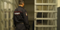В Зуевке мужчина издевался над женщиной и двумя дочерями: его будут судить - Комсомольская Правда