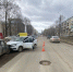 Главная картинка новости: Дама вцепилась в руль: в Кирове на дороге произошла любовная драма, пострадали даже припаркованные авто - Город Киров