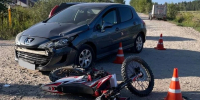 В Кирове столкнулись мотоцикл и Peugeot: пострадали двое подростков - Комсомольская Правда