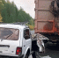 Главная картинка новости: В Кировской области "Нива" врезалась в припаркованный КАМАЗ: есть погибшие и пострадавшие - Город Киров