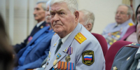 Сегодня, 10 ноября, в торжественной обстановке, приуроченной к профессиональному празднику — Дню сотрудника органов внутренних дел РФ, губернатор Кировской области Александр Соколов поздравил личный состав областного Управления МВД России. - Кировская правда