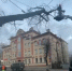 В Кирове убирают деревья, упавшие из-за ветра - VyatkaKirov.Ru