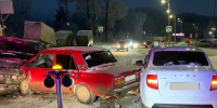 В Кирове в массовом ДТП на Комсомольской пострадали два человека - Auto43.Ru