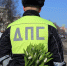 Инспекторы ГИБДД поздравили кировских автоледи с 8 Марта - Свойкировский.рф
