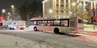 Главная картинка новости: Фельдшеры скорой помощи получили травмы в ДТП с пассажирским автобусом в Кирове - Город Киров