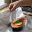 Блестящей стороной внутрь или наружу: как правильно завернуть еду в фольгу и ничего не испортить - ProGorod.Ru