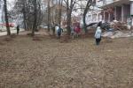 Субботники в Кирове стартовали: 300 чиновников убирают улицы