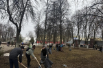 Субботники в Кирове стартовали: 300 чиновников убирают улицы