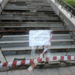 На набережной в Кирове начали ремонтировать лестницу