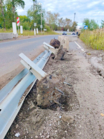 В Кирово-Чепецке грузовик снес ограждение на путепроводе
